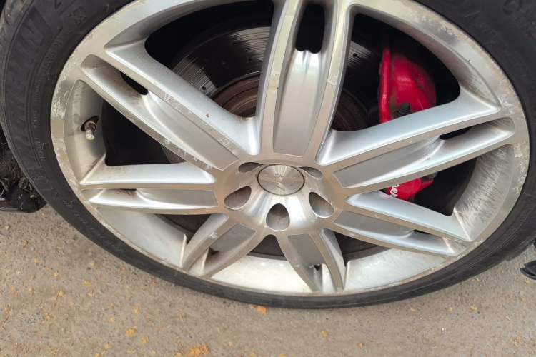 Used Maserati President 2013 3.0T Standard Model Right Front Wheel Hub