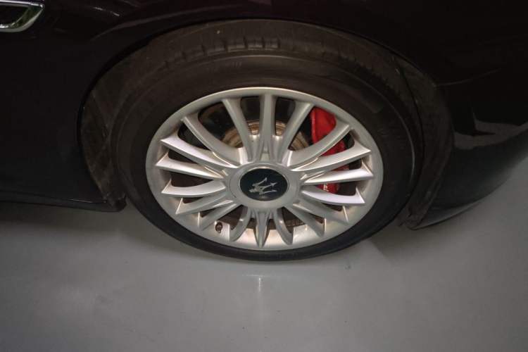 Used Maserati President 2013 3.0T Standard Model Right Front Wheel Hub