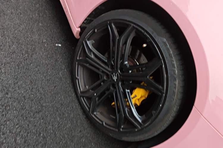 Used Maserati President  Right Front Wheel Hub