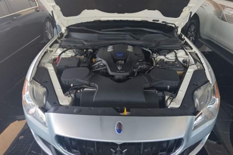 Used Maserati President  Engine Bay