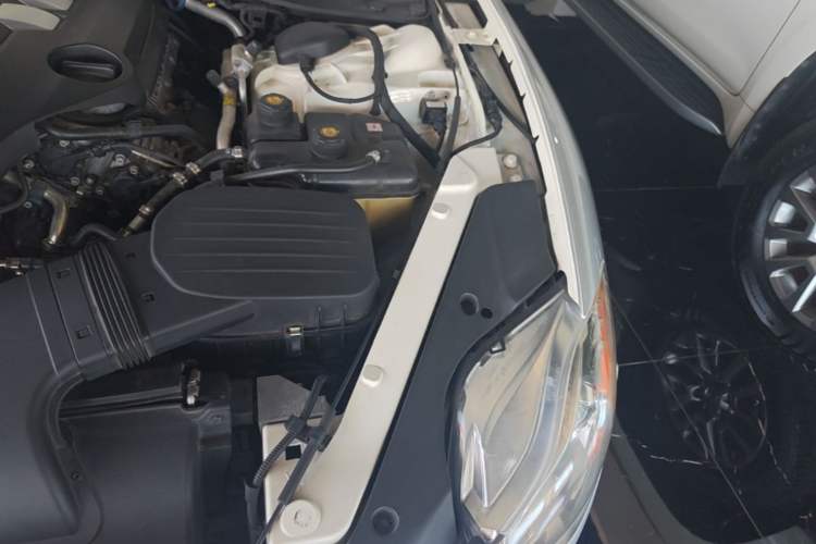 Used Maserati President  Engine Bay Left
