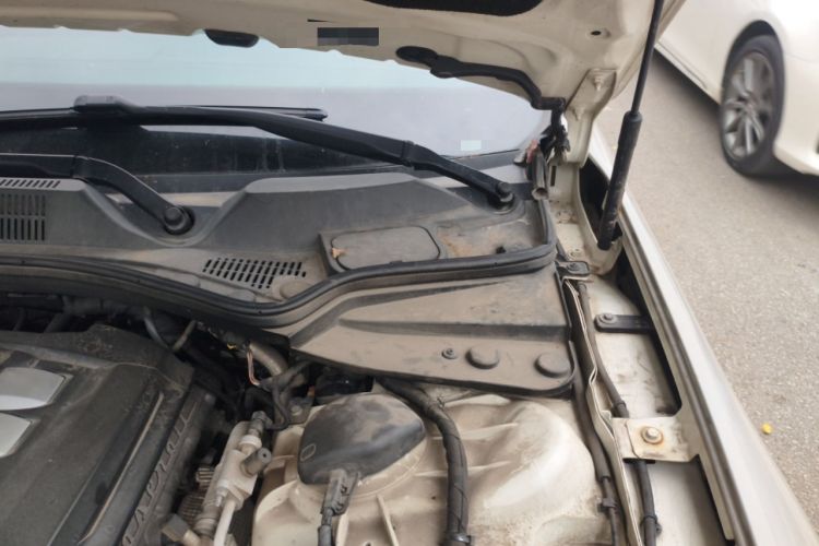 Used Maserati President 2013 3.0T Standard Model Engine Bay Left