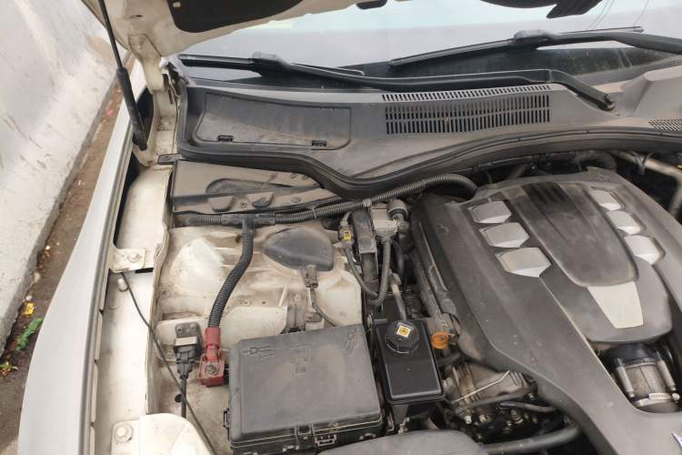 Used Maserati President 2013 3.0T Standard Model Engine Bay Right