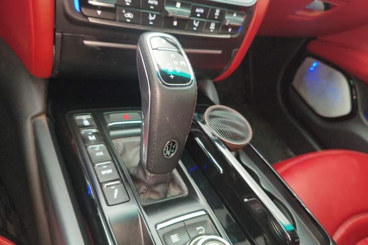 Used Maserati President 2013 3.0T Standard Model Gear Lever