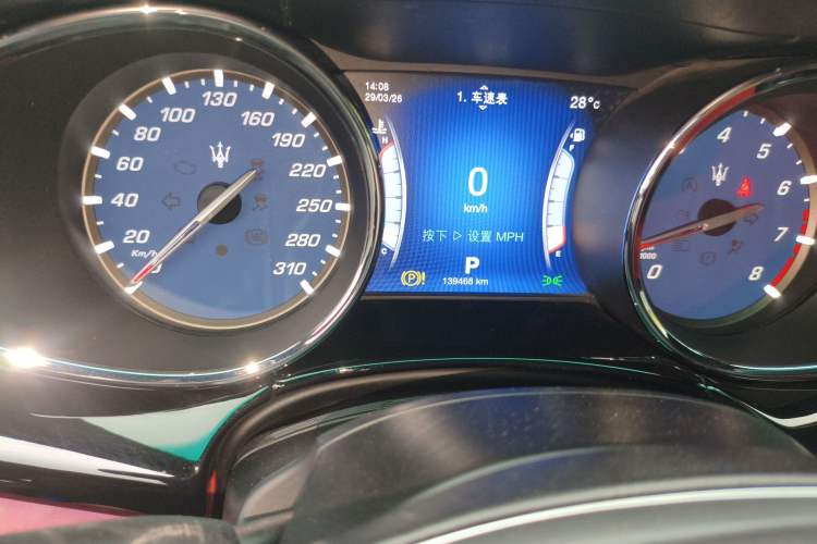 Used Maserati President 2013 3.0T Standard Model Odometer Close Up