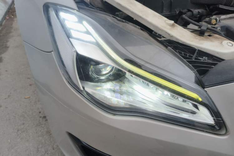 Used Maserati President 2013 3.0T Standard Model Right Front Headlight
