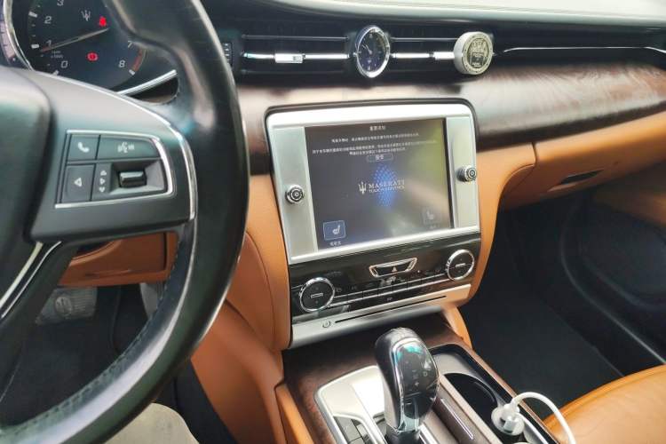 Used Maserati President 2013 3.0T Standard Model Audio And AC Panel