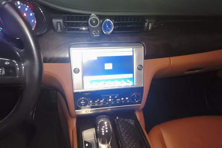 Used Maserati President 2013 3.0T Standard Model Audio And AC Panel