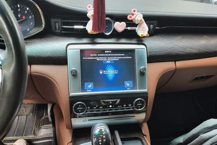Used Maserati President 2013 3.0T Standard Model Audio And AC Panel
