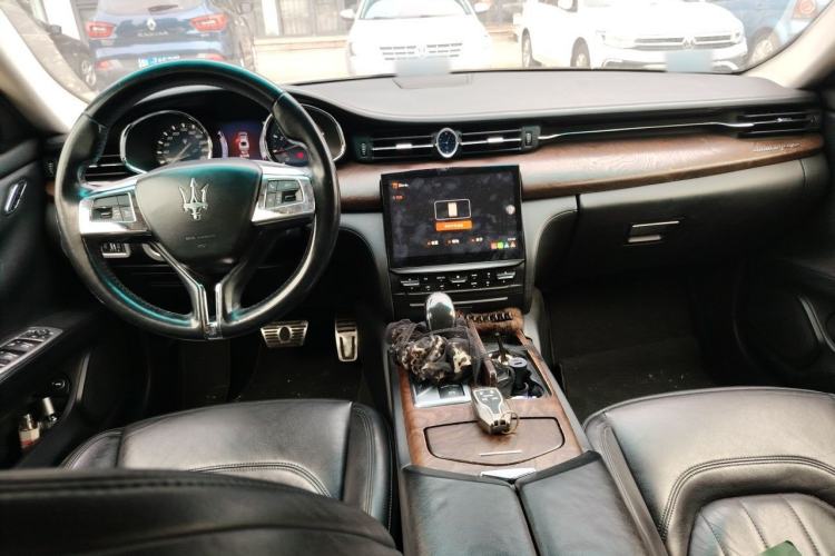 Used Maserati President 2013 3.0T Standard Model Center Console