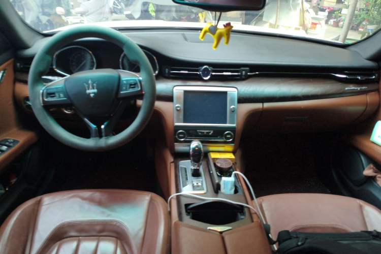 Used Maserati President 2013 3.0T Standard Model Center Console