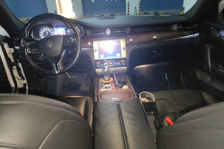Used Maserati President 2013 3.0T Standard Model Center Console