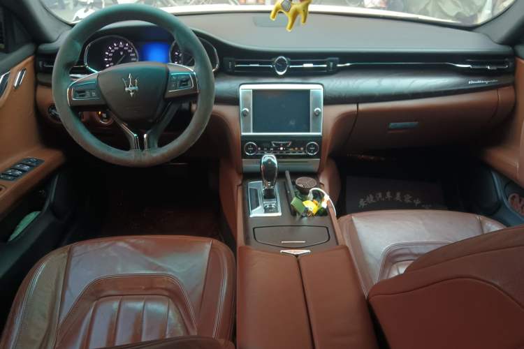Used Maserati President 2013 3.0T Standard Model Center Console