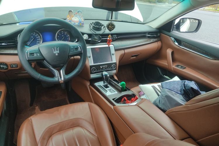 Used Maserati President 2013 3.0T Standard Model Center Console