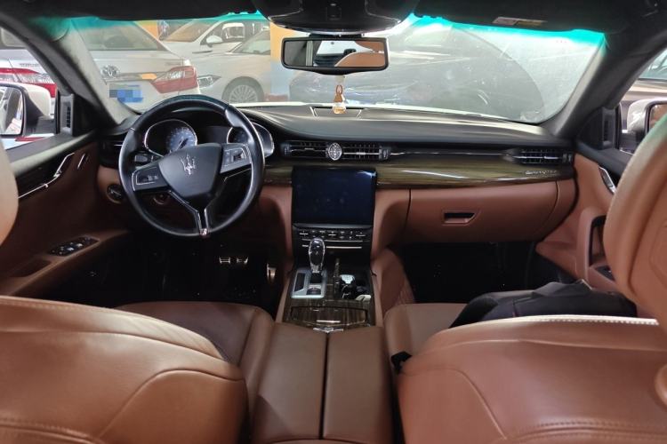 Used Maserati President 2013 3.0T Standard Model Center Console