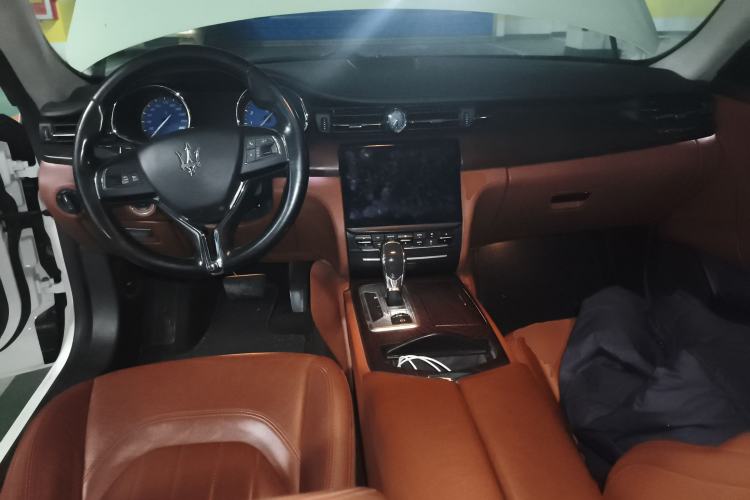 Used Maserati President 2013 3.0T Standard Model Center Console