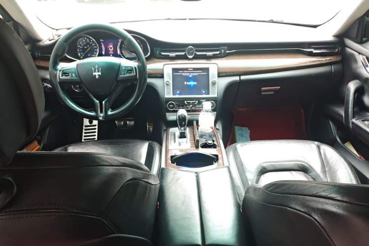 Used Maserati President 2013 3.0T Standard Model Center Console