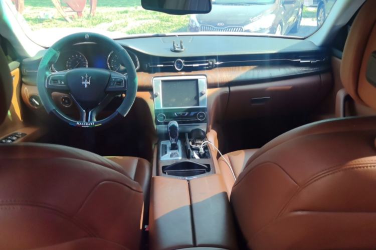 Used Maserati President 2013 3.0T Standard Model Center Console