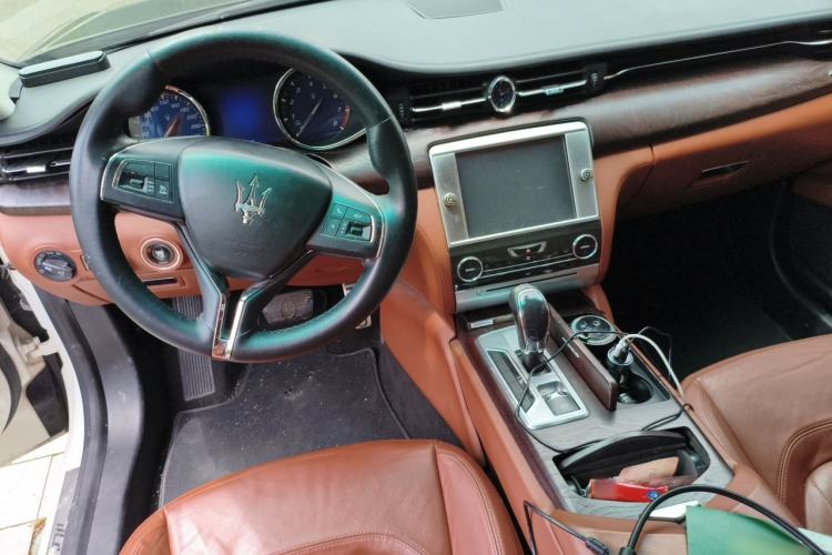 Used Maserati President 2013 3.0T Standard Model Center Console