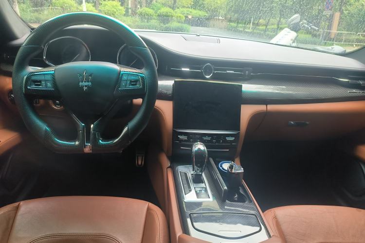 Used Maserati President 2013 3.0T Standard Model Center Console