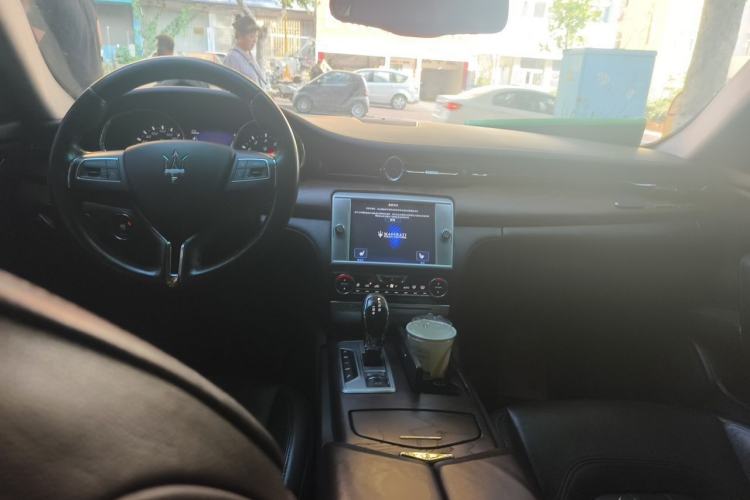 Used Maserati President 2013 3.0T Standard Model Center Console