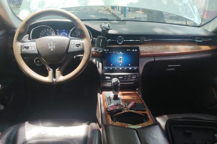 Used Maserati President 2013 3.0T Standard Model Center Console