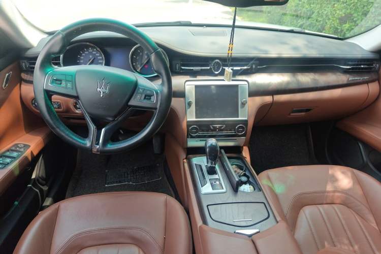 Used Maserati President 2013 3.0T Standard Model Center Console