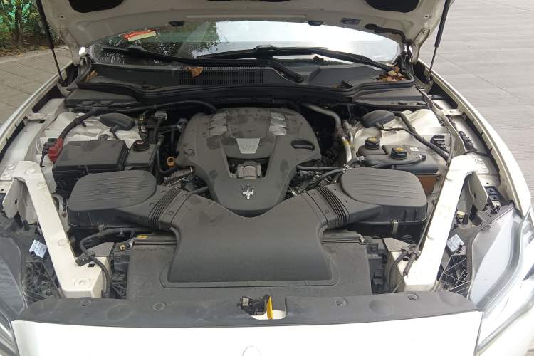 Used Maserati President 2013 3.0T Standard Model Engine Bay
