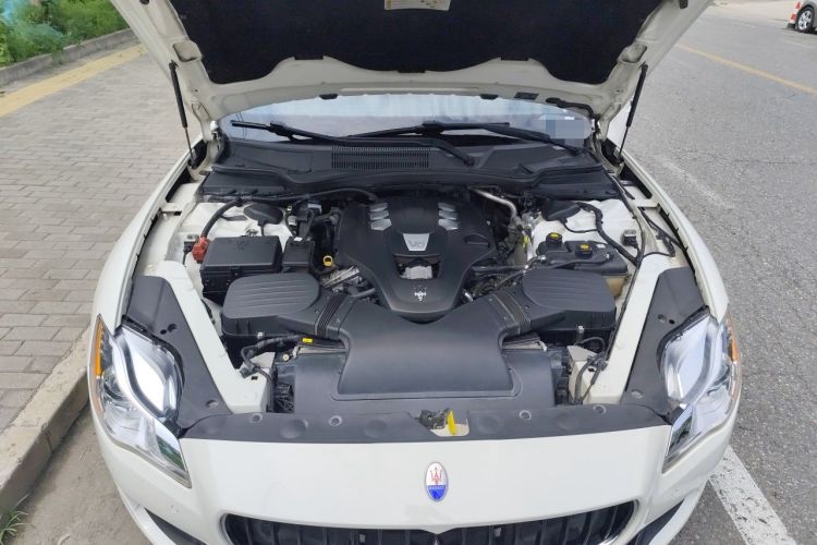 Used Maserati President 2013 3.0T Standard Model Engine Bay