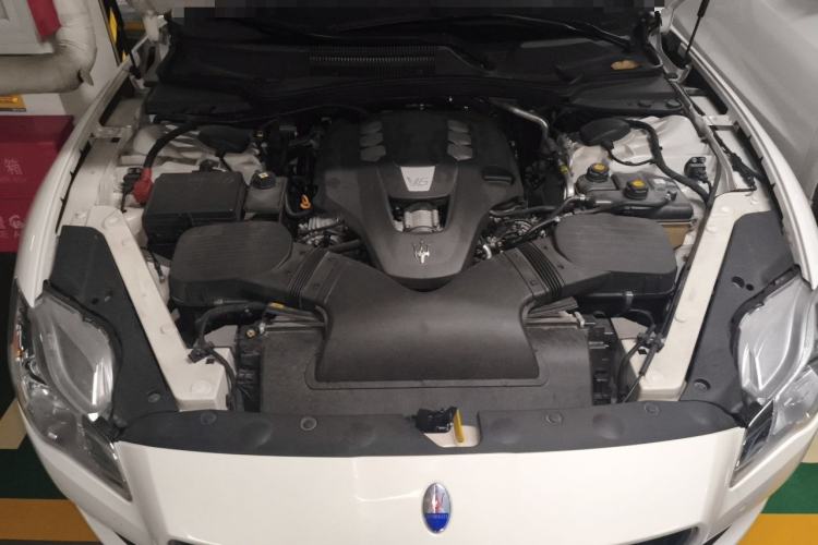Used Maserati President 2013 3.0T Standard Model Engine Bay