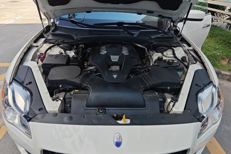Used Maserati President 2013 3.0T Standard Model Engine Bay