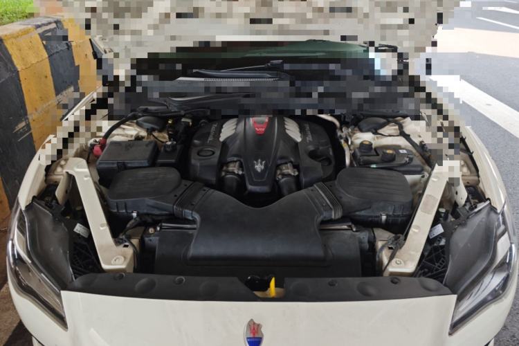 Used Maserati President  Engine Bay