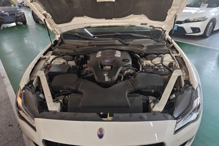 Used Maserati President 2013 3.0T Standard Model Engine Bay