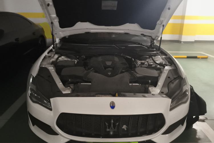 Used Maserati President 2013 3.0T Standard Model Engine Bay