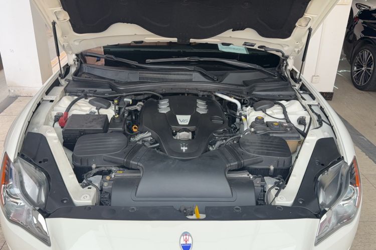 Used Maserati President 2013 3.0T Standard Model Engine Bay