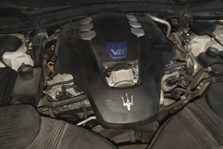 Used Maserati President 2013 3.0T Standard Model Engine Bay
