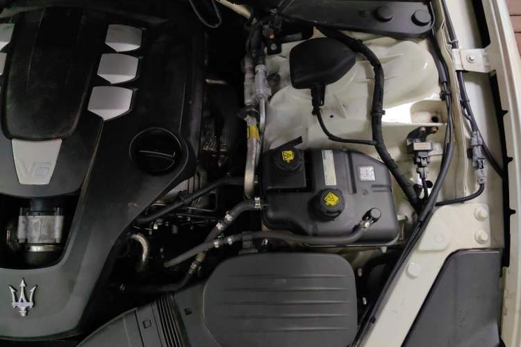 Used Maserati President 2013 3.0T Standard Model Engine Bay Left
