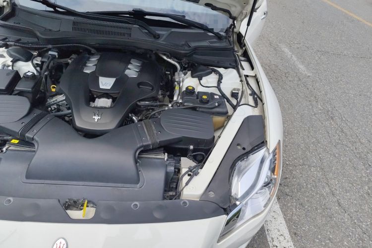 Used Maserati President 2013 3.0T Standard Model Engine Bay Left