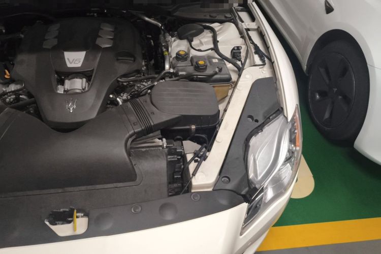 Used Maserati President 2013 3.0T Standard Model Engine Bay Left