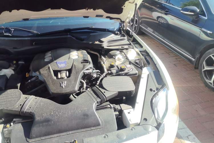 Used Maserati President 2013 3.0T Standard Model Engine Bay Left