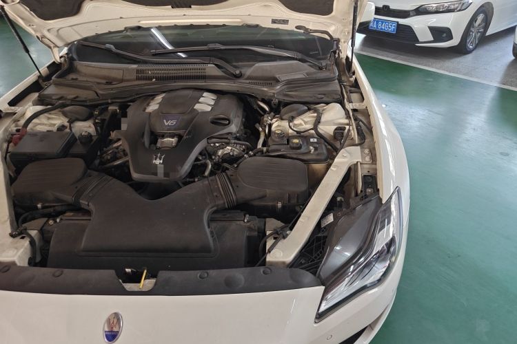 Used Maserati President 2013 3.0T Standard Model Engine Bay Left