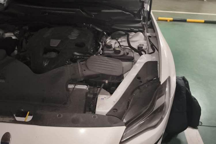 Used Maserati President 2013 3.0T Standard Model Engine Bay Left