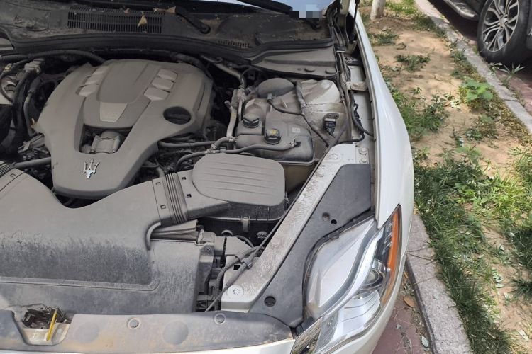 Used Maserati President 2013 3.0T Standard Model Engine Bay Left
