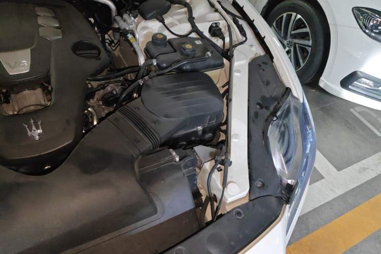 Used Maserati President 2013 3.0T Standard Model Engine Bay Left