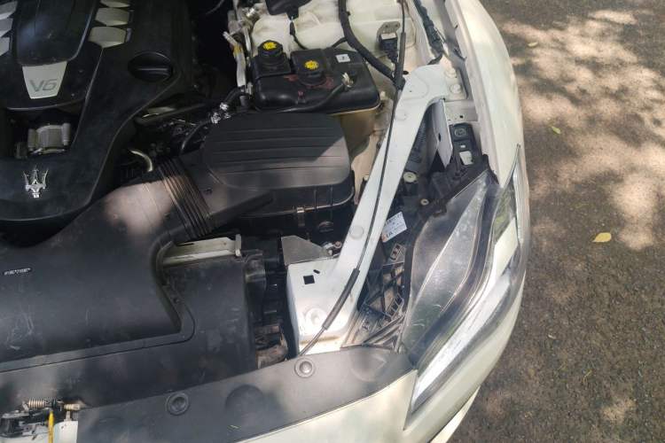 Used Maserati President 2013 3.0T Standard Model Engine Bay Left
