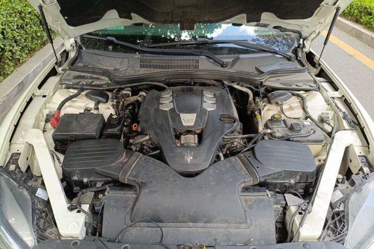 Used Maserati President 2013 3.0T Standard Model Engine Bay