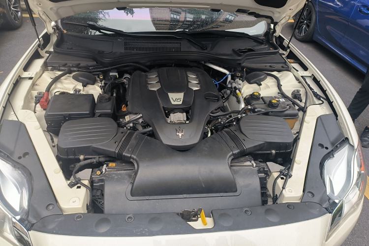 Used Maserati President 2013 3.0T Standard Model Engine Bay