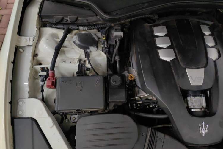 Used Maserati President 2013 3.0T Standard Model Engine Bay Right