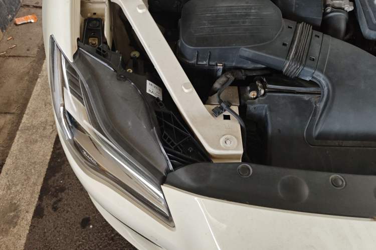 Used Maserati President  Engine Bay Right