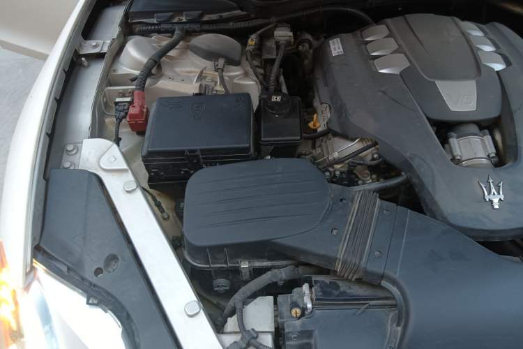 Used Maserati President 2013 3.0T Standard Model Engine Bay Right